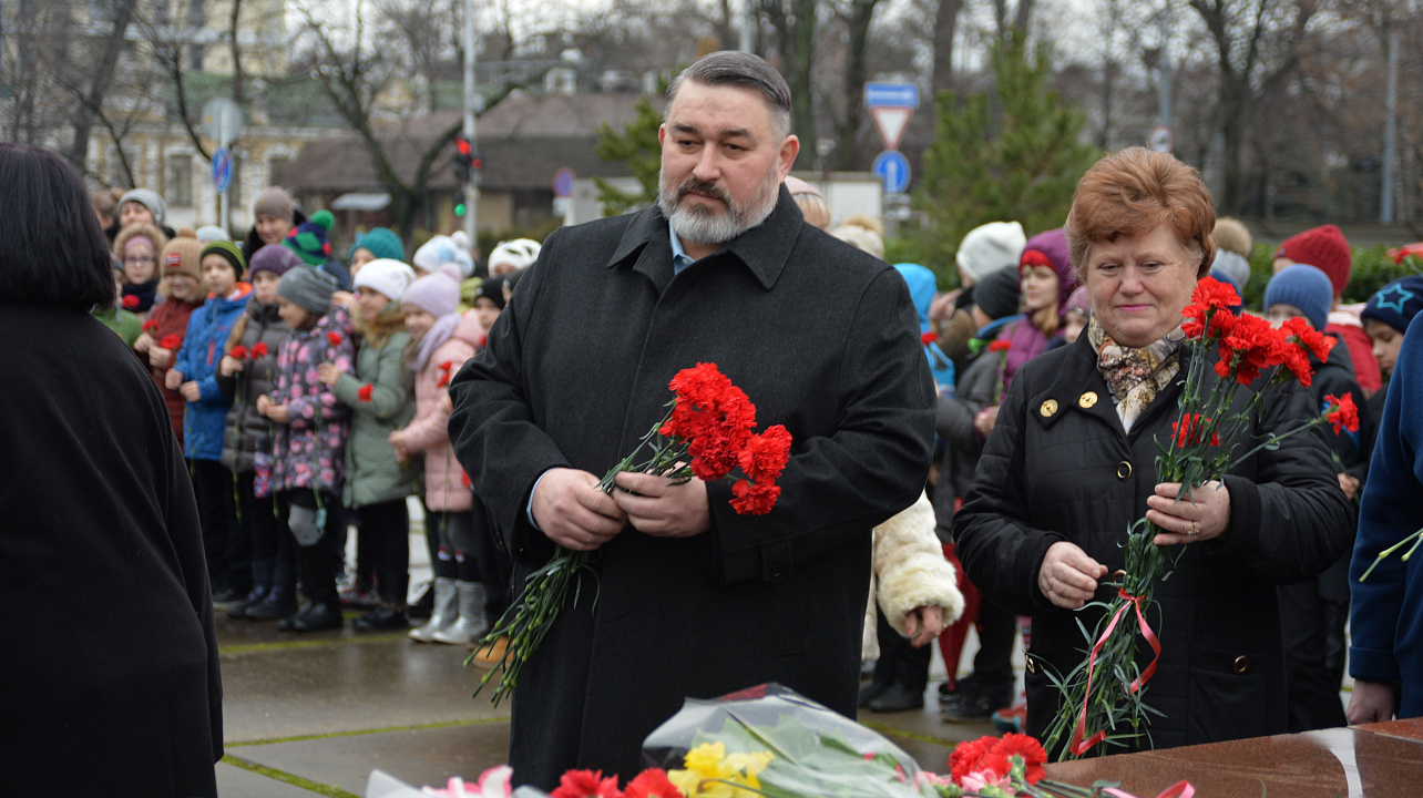 В Западном округе прошло возложение цветов к памятнику студентам, преподавателям и сотрудникам Политехнического университета, погибшим на фронтах