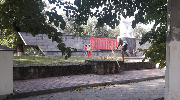 Жители Елизаветинской вышли на субботник