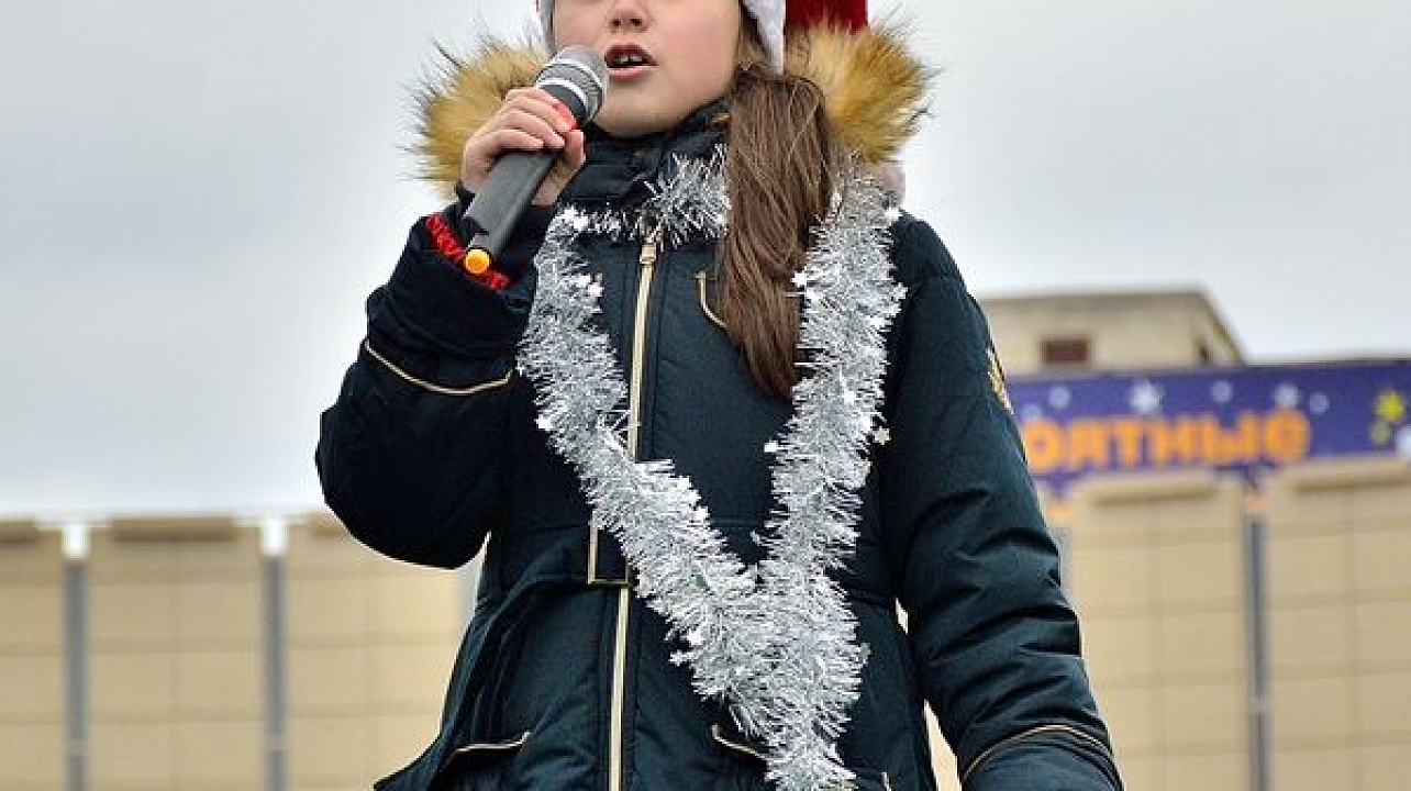 100 юных прикубанцев из Центра детского творчества сделали новогодний подарок горожанам