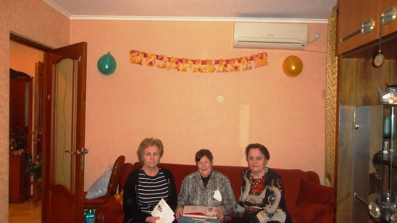 Депутат городской Думы Краснодара Зорик Садоян поздравил ветерана войны с юбилеем