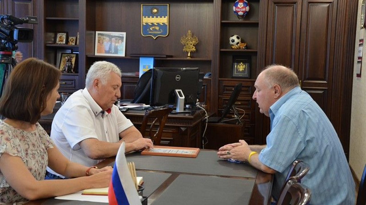 Руководитель движения «Содружество» Павел Снаксарев провел ряд встреч и круглых столов в муниципалитетах края.jpg