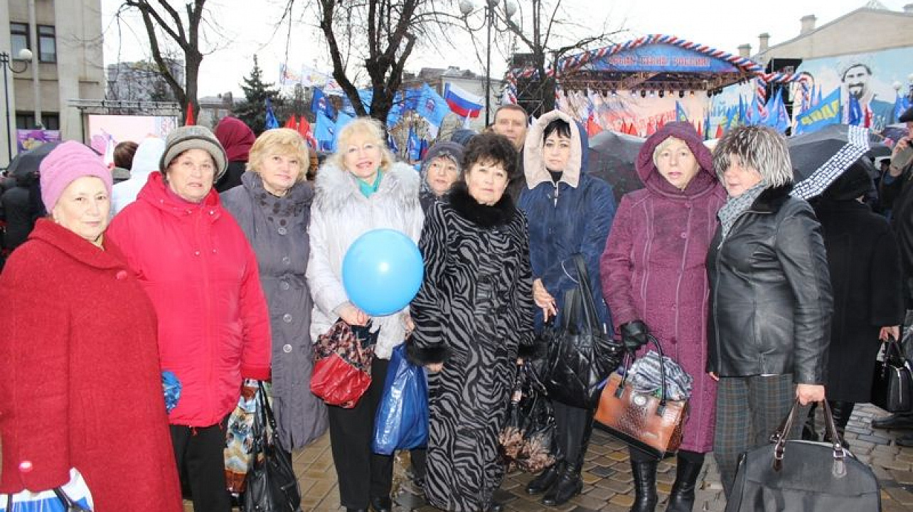 Общественность Центрального округа приняла участие в митинге в честь воссоединения с Крымом