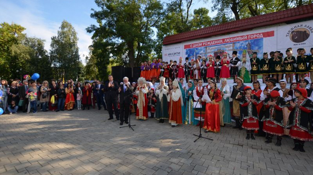 Национально-культурные объединения отметили День города Краснодара, объединившись в традиционном «Хороводе Дружбы».jpg