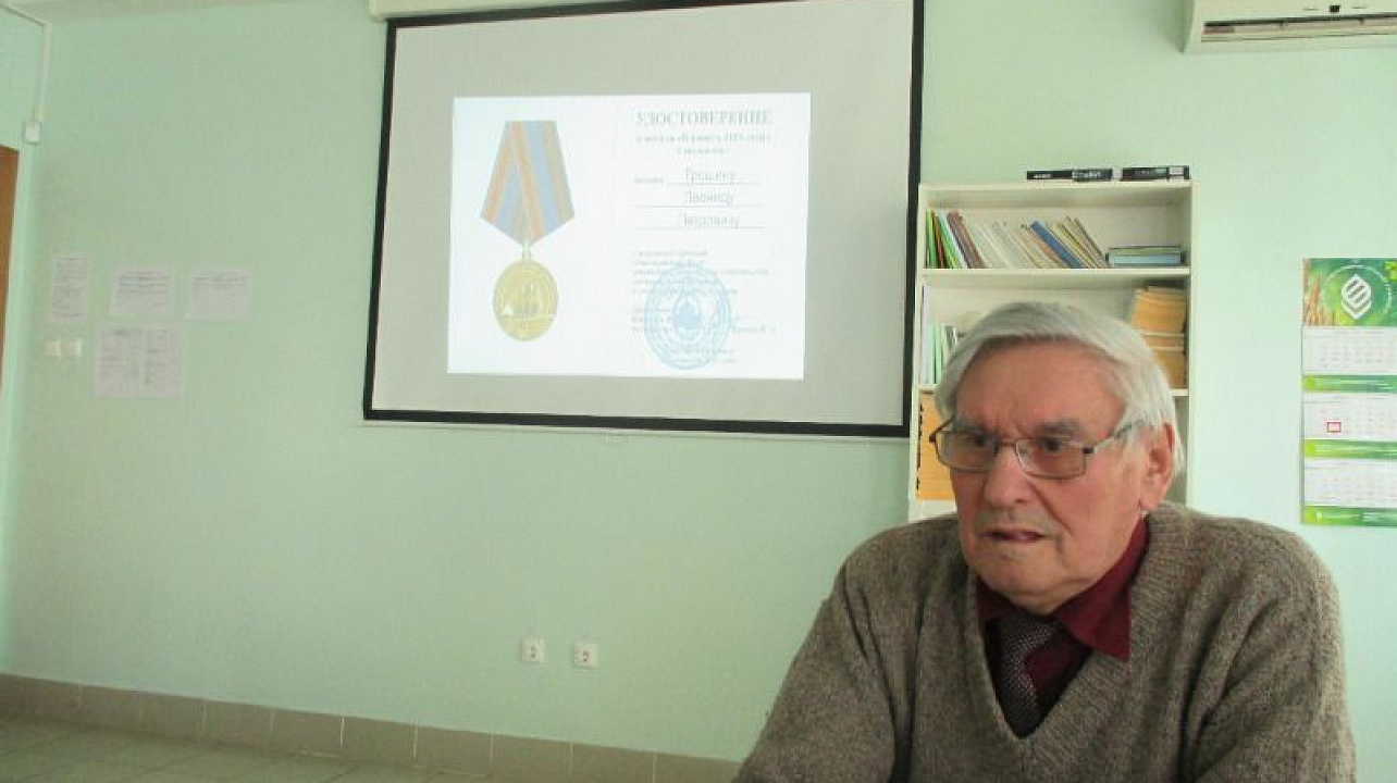 В КубГАУ прошла встреча студентов с профессором, награжденным медалью «Непокоренные. 1941-1945».jpg