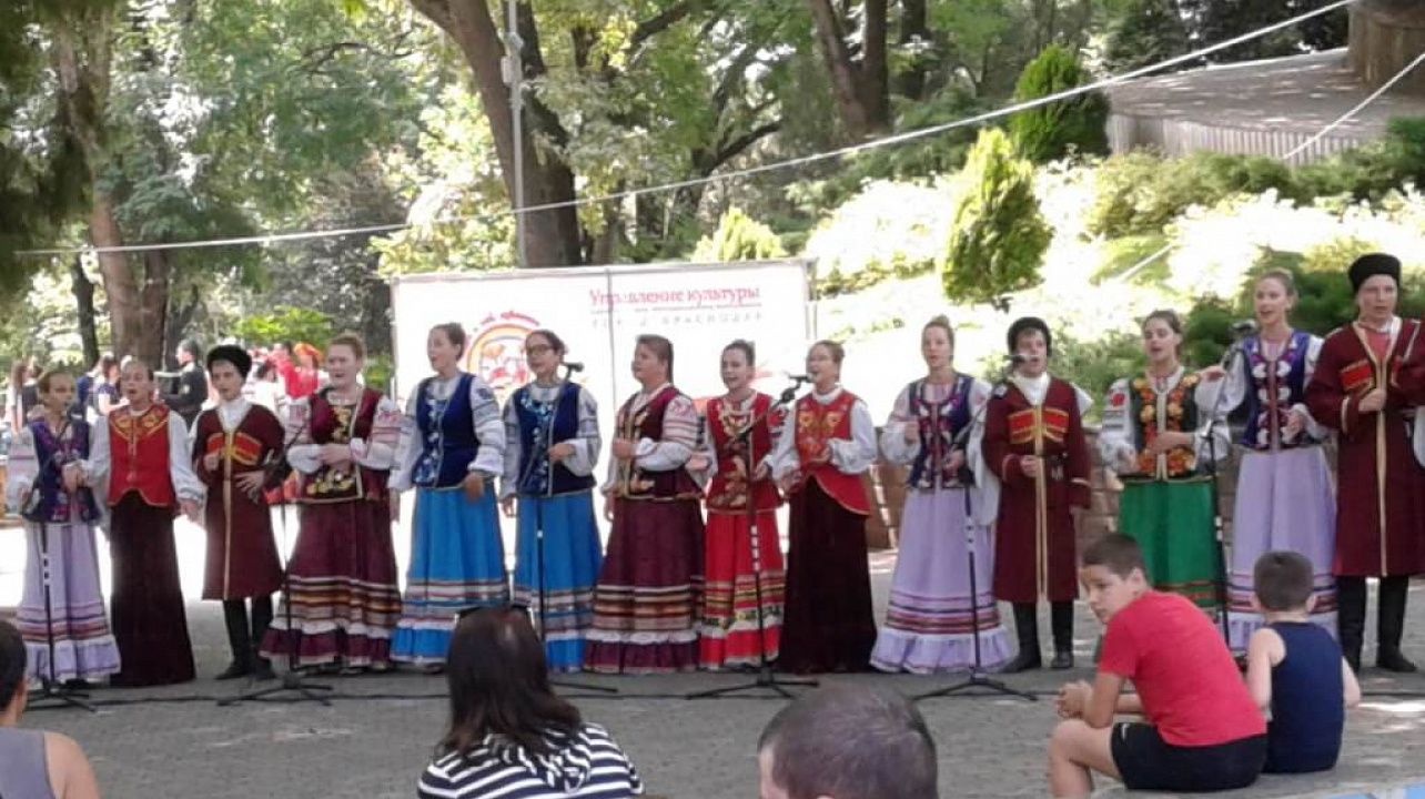 В День России в парках «Городской сад» и «им. 30-летия Победы» прошли праздничные концертные программы