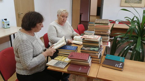 Жители Центрального округа собрали порядка 100 книг для библиотек Донецка, Луганска и Херсона