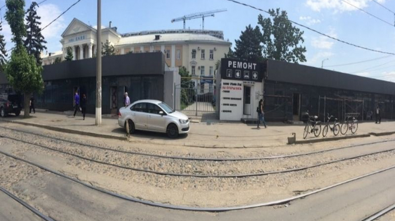 Новый облик торгового ряда по ул. Калинина.JPG