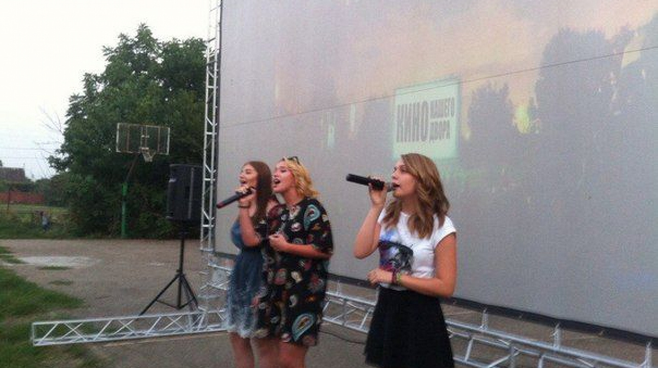 "Кино нашего двора" показали в поселке Победитель