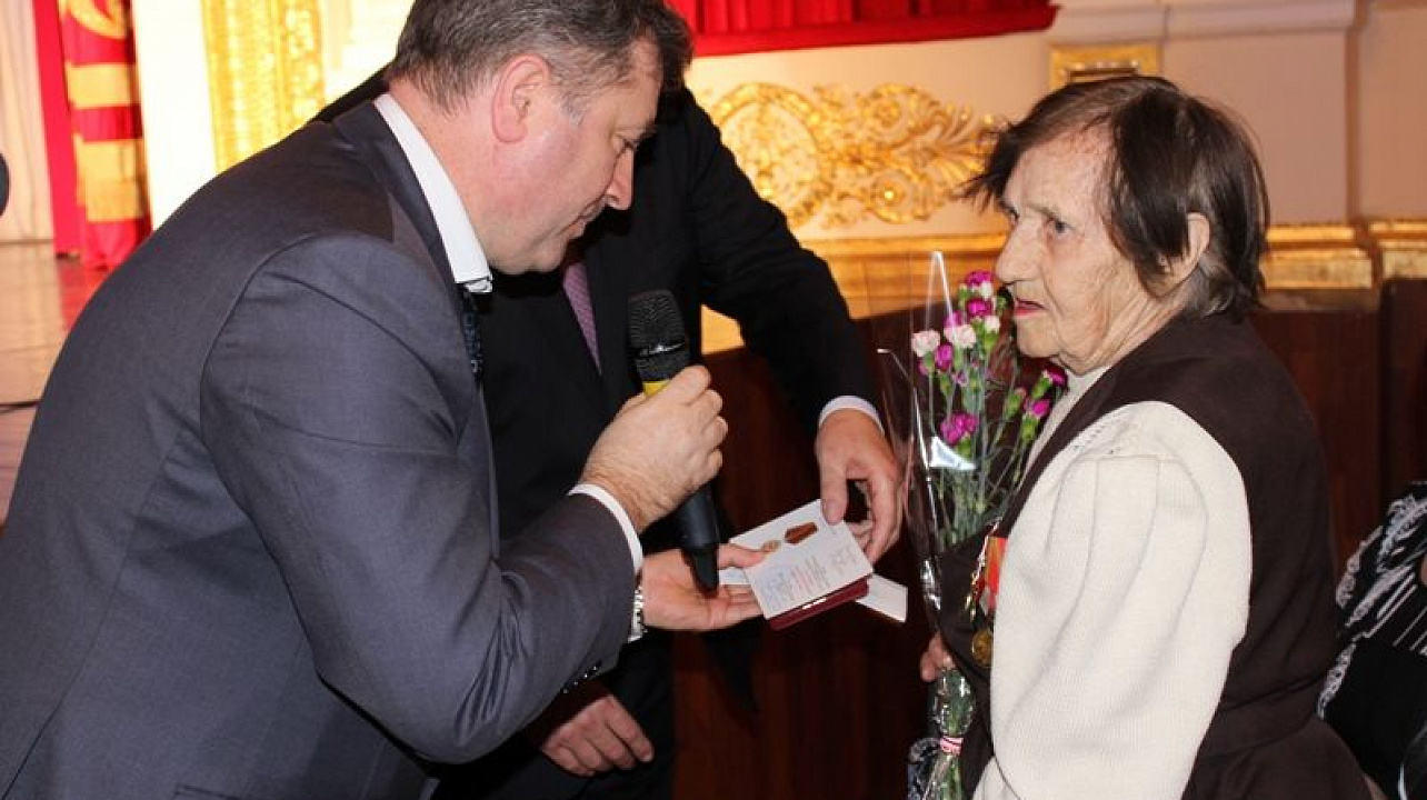 Сегодня в Центральном округе состоялось тожественное мероприятие, посвященное Международному женскому дню