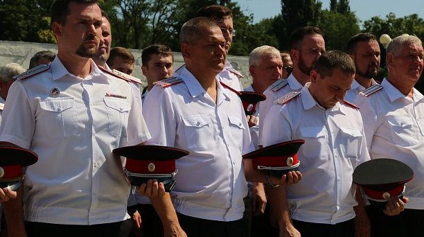 В Краснодаре возложили венки и цветы к Вечному огню