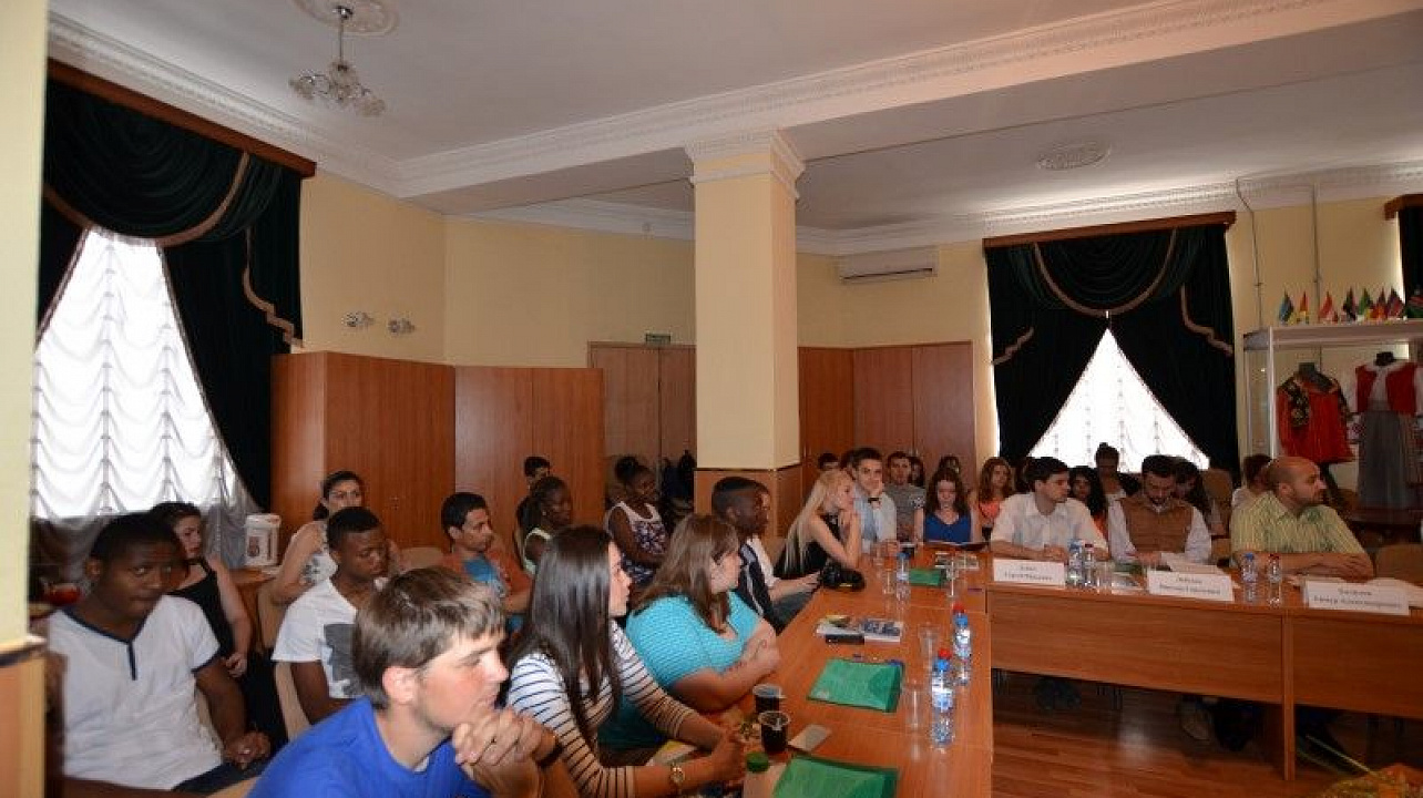 Круглый стол, посвящённый празднованию Дня России