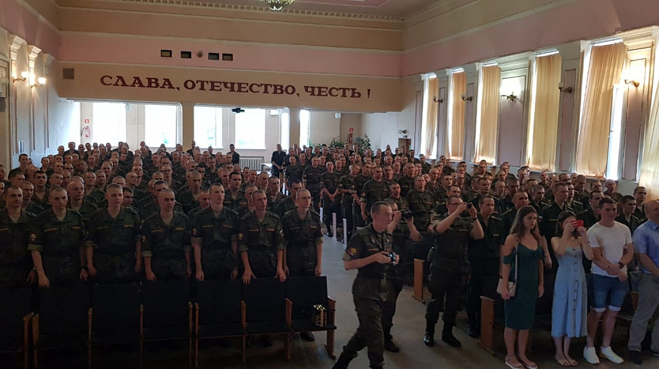 В военном училище имени генерала С. М. Штеменко состоялся концерт народного хора «Малиновый звон»