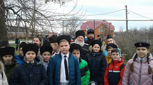 Учащиеся школы № 61 приняли участие в традиционных казачьих играх в хуторе им. Ленина