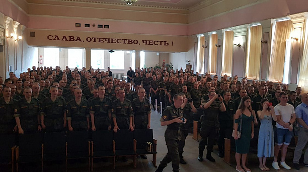 В военном училище имени генерала С. М. Штеменко состоялся концерт народного хора «Малиновый звон»