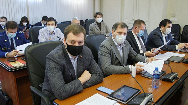 В Краснодаре установят бюст Героя России, мемориальные доски и памятный знак