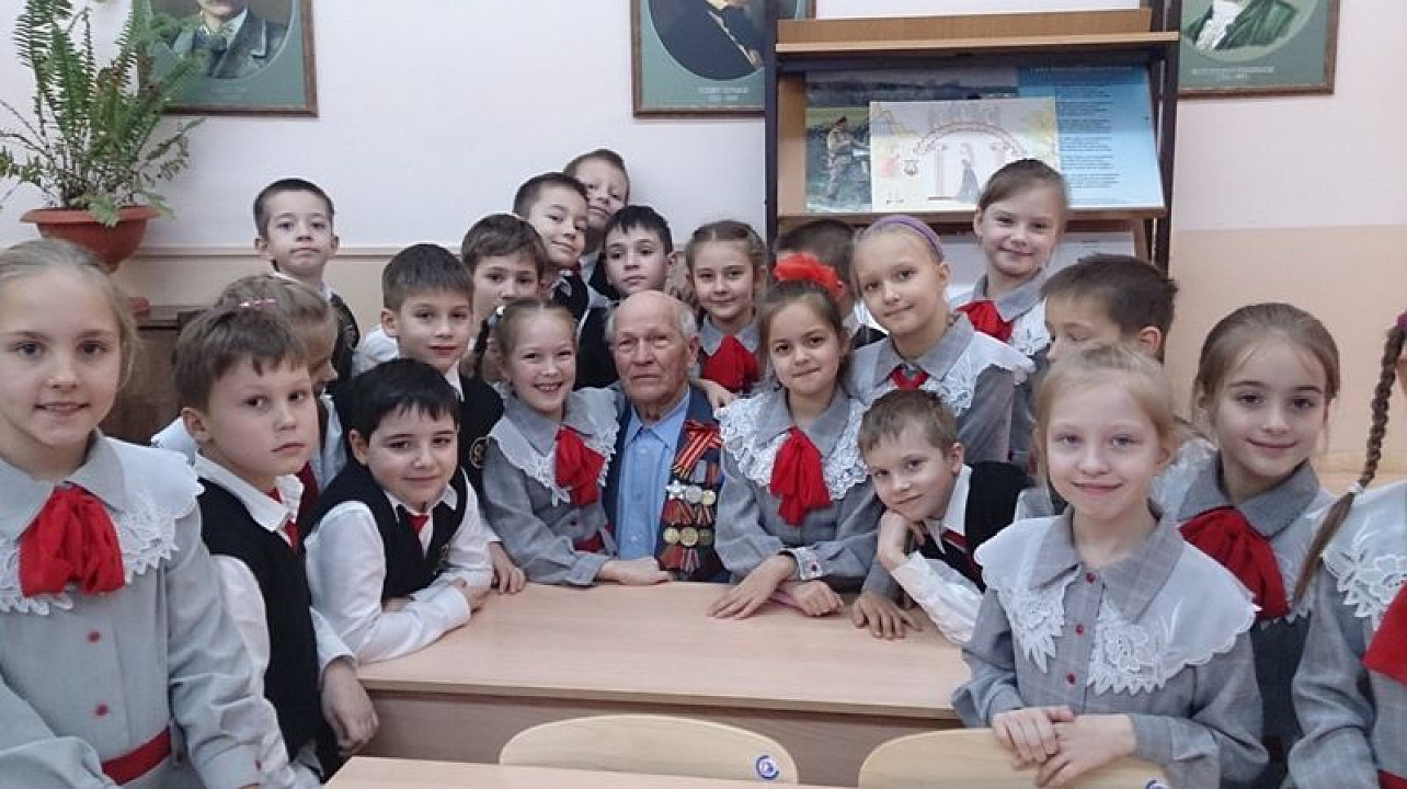 В гимназии № 92 прошла встреча с освободителем Краснодара Иваном Костюченко