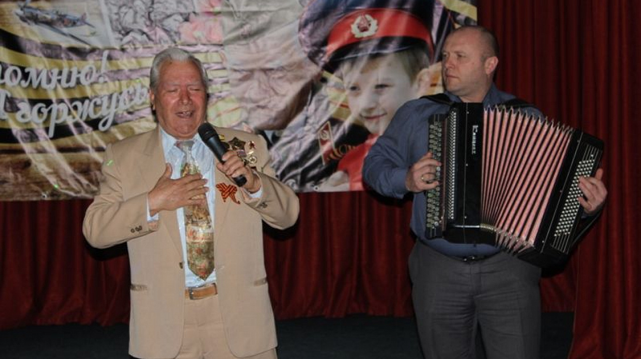 День освобождения столицы Кубани ветераны и молодежь Центрального округа отметили в караоке-клубе