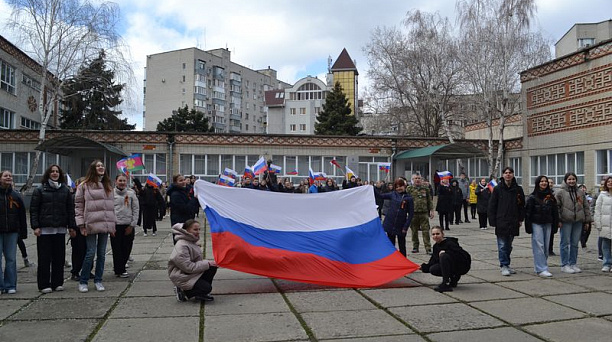 Танцевальным Флэшмобом «Мы-Россия» Центральный округ отметил День воссоединения Крыма с Россией