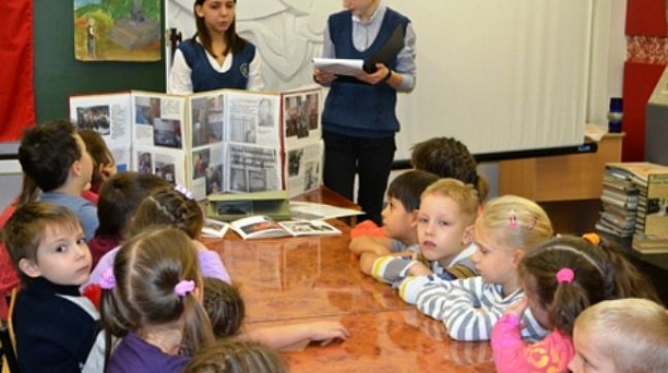 Экскурсии в музей Боевой Славы гимназии №87 регулярно проходят для воспитанников детских садов   