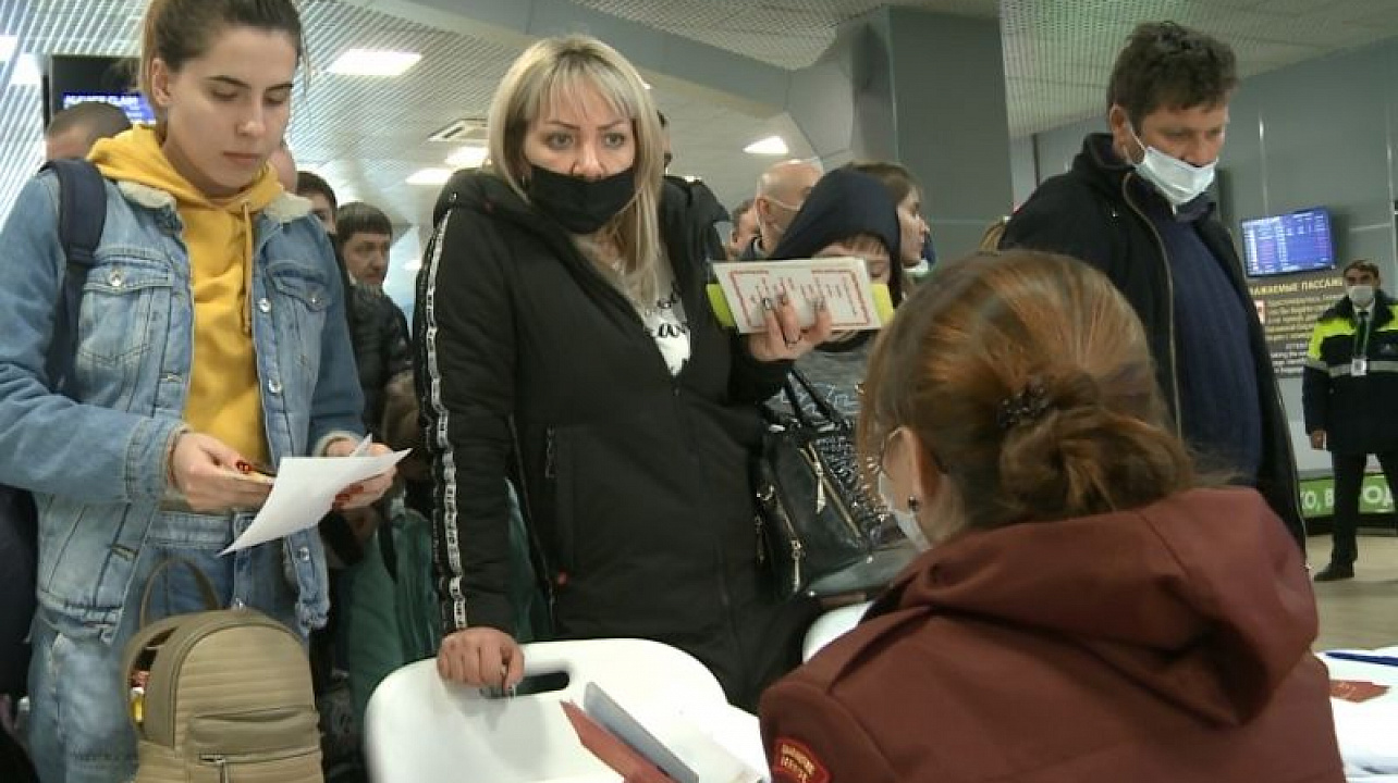 В обсерватор Краснодара отправили еще троих прилетевших пассажиров