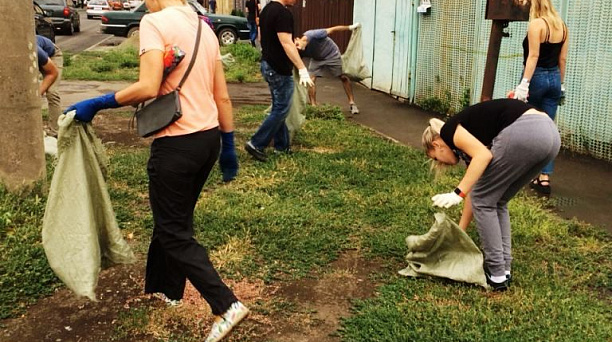 В Западном округе продолжаются санитарные субботники