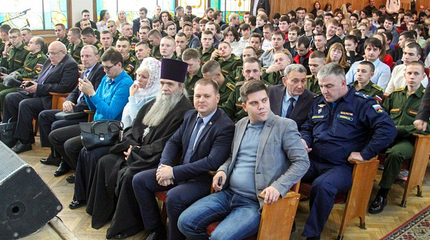 Молодёжный совет Западного округа исполнил военный вальс на Дне призывника