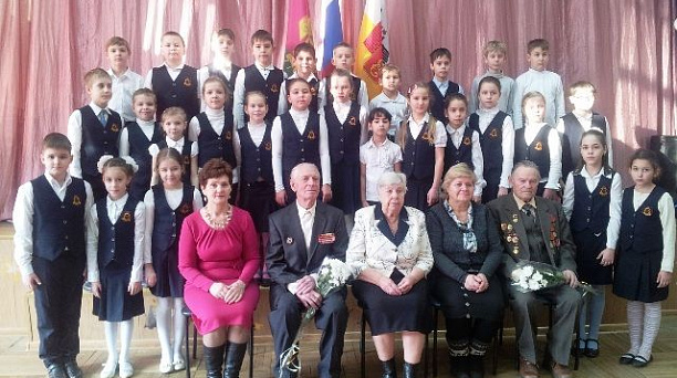 Учащиеся школы № 78 открыли сегодня месячник оборонно-массовой работы