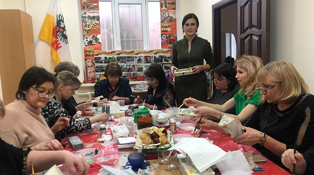 В Центральном округе прошел мастер-класс в технике «Декупаж»