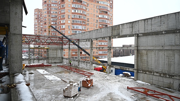 Евгений Наумов оценил степень готовности спорткомплекса по ул. Домбайской 