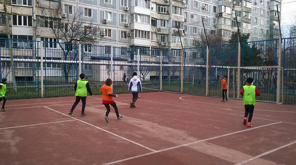 Юные краснодарки играют в футбол