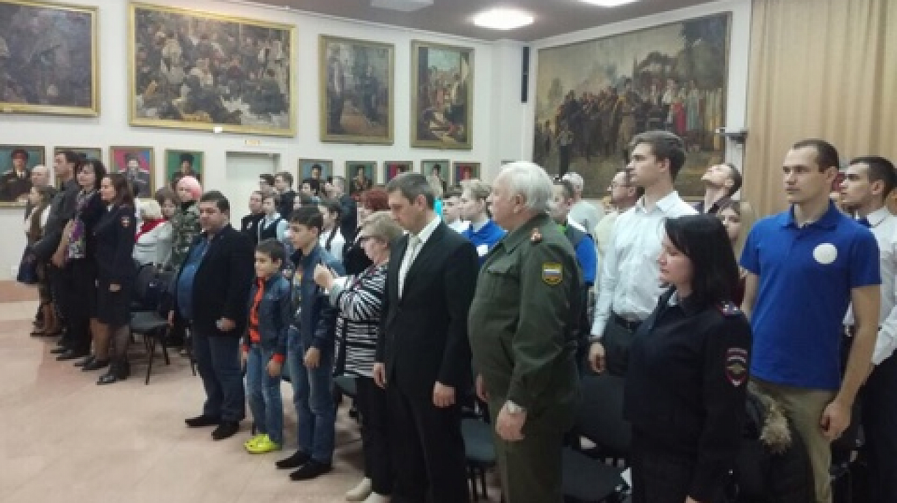 14-летним гражданам Западного округа торжественно вручили паспорта