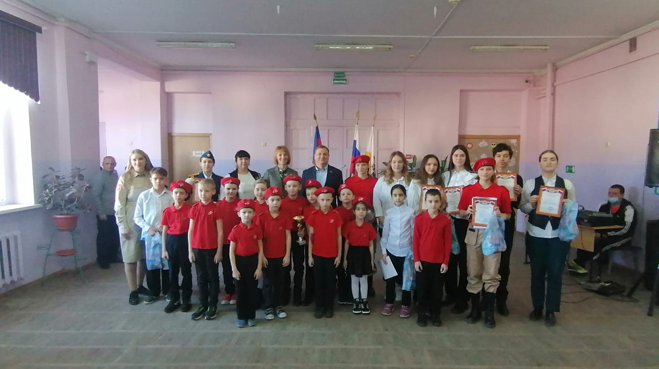 Светлана Ангальт и Алексей Бузмаков приняли участие в церемонии награждения одаренных учащихся школ избирательного округа №8