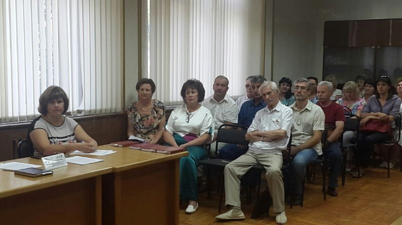 На Совете общественности Прикубанского округа Константин Бондарев представил свою новую книгу.jpg