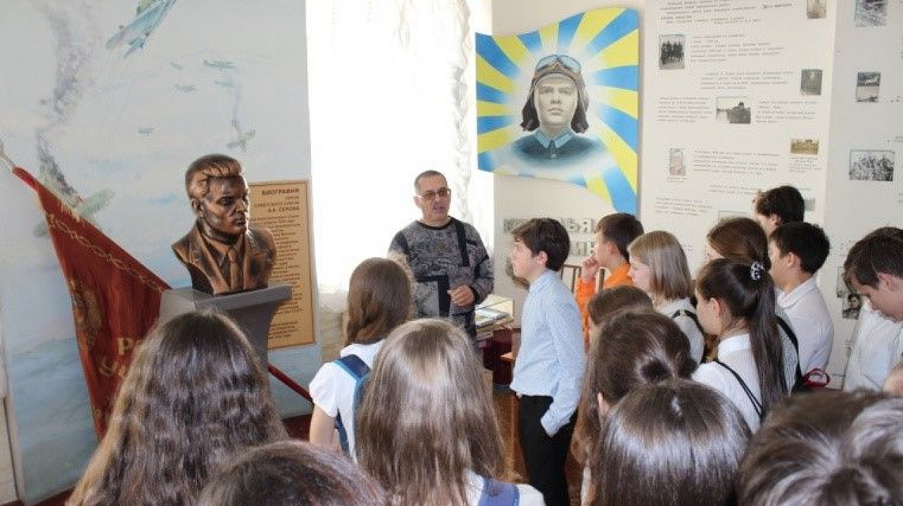 Школьники Западного округа посетили военное училище