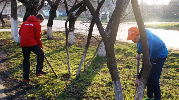 Тимуровцы прикубанской школы №75 помогли в домашних делах ветеранам-освободителям Краснодара