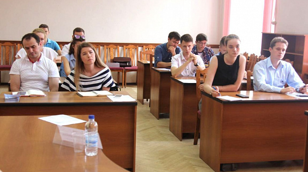 В Западном округе состоялся круглый стол для молодёжи