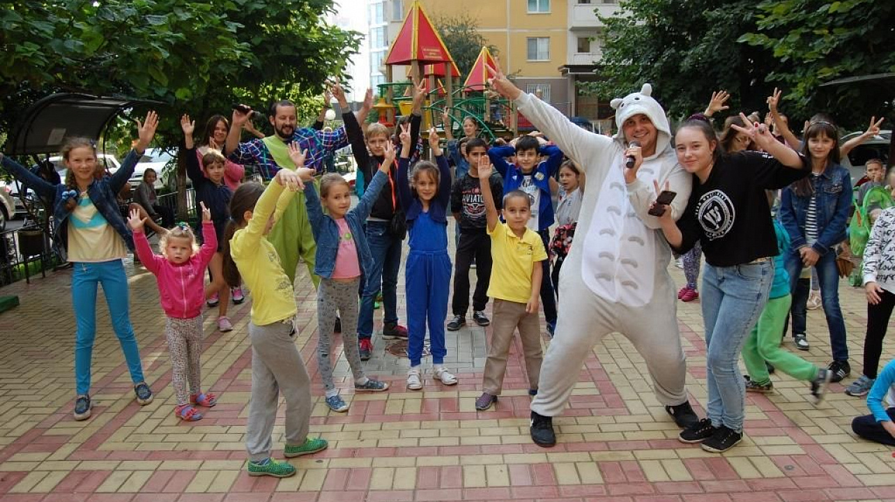 Праздник «День знаний» состоялся на детской площадке дома 5/1 ул. им. Атарбекова.