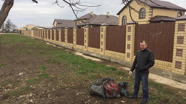 Жители пригородных поселков Краснодара присоединяются к международному челленджу по уборке мусора