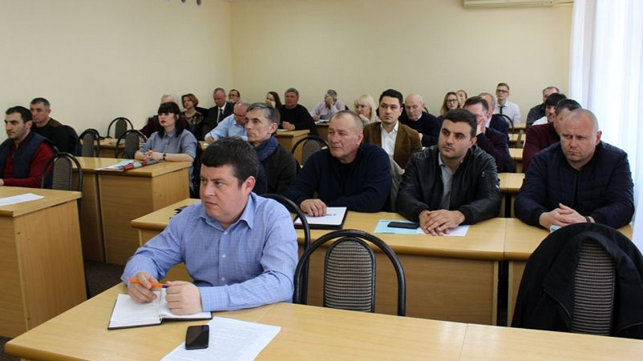 В администрации Центрального округа обсудили меры пожарной безопасности и антитеррористической защищенности объектов потребительской сферы