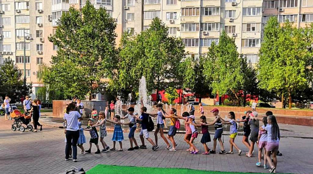 Дом культуры  Западного округа провел на бульваре Платановом детскую игровую программу