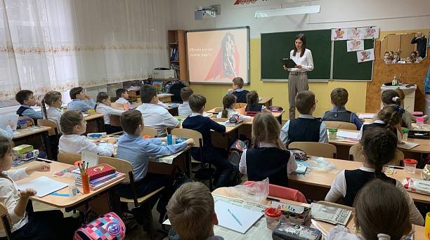 В Прикубанском округе состоялся конкурс  рисунков среди учащихся младших классов  «Пусть всегда будет мир!»