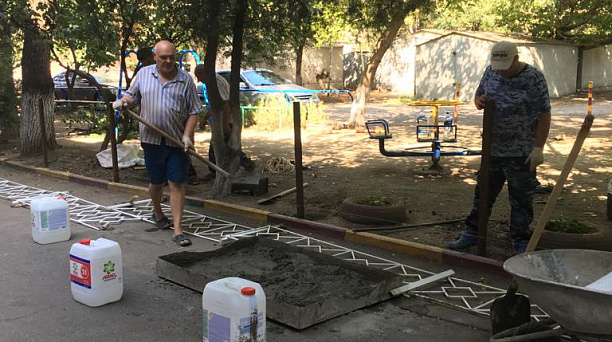 Актив жителей избирательного округа №18 вышел на субботник