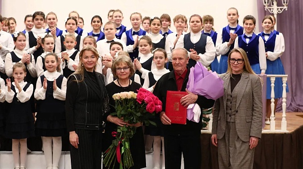 В Краснодаре поздравили с 90-летием педагога ДШИ № 11 Анатолия Захарова