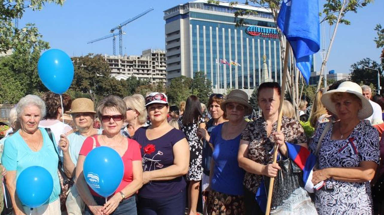 Общественность Центрального округа приняла участие в городском митинге, посвященном Дню Государственного флага России