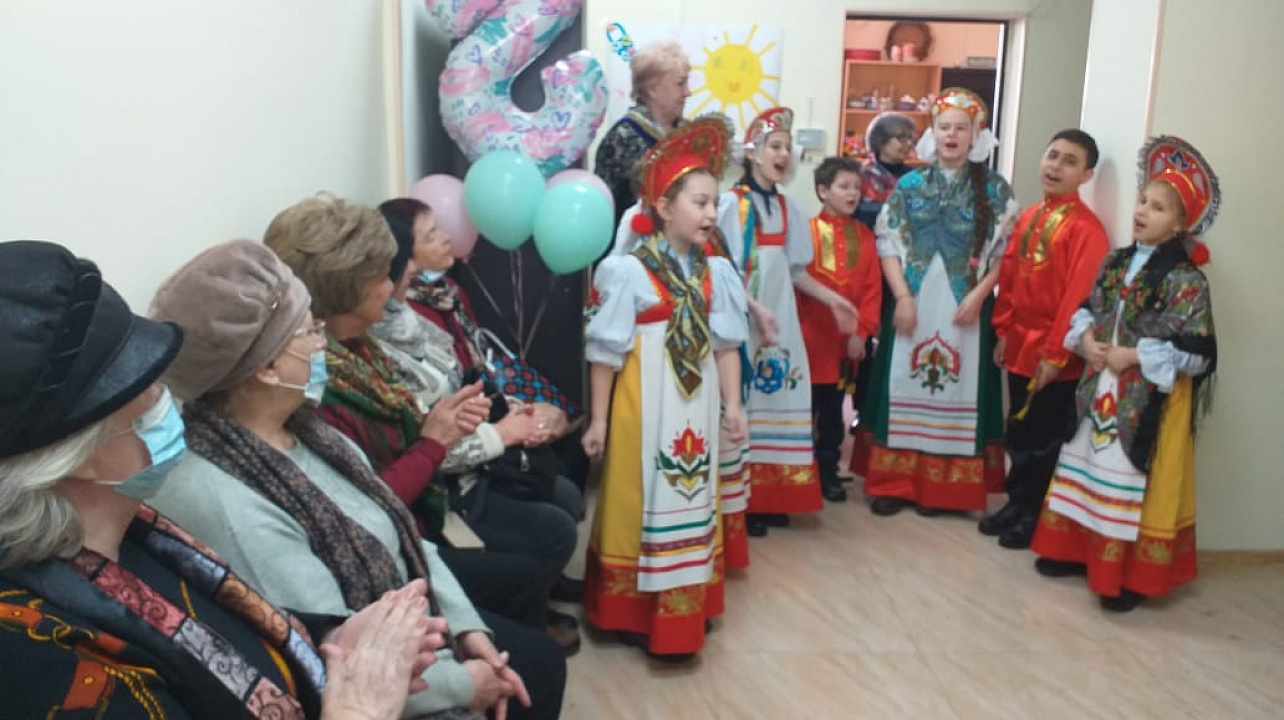 Жители микрорайона улицы Гагарина проводили Масленицу