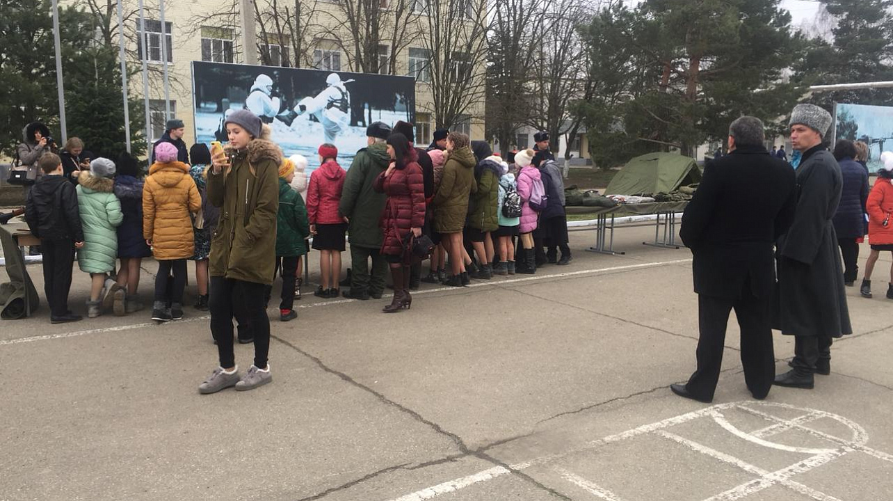 Казаки и ученики школы № 60 посетили воинскую часть