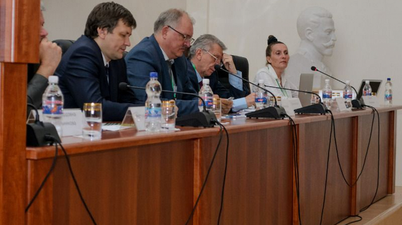 В Краснодаре состоялся II Всероссийский форум «Живой каркас города. Стратегии и технологии комфортного города».jpg