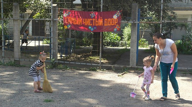 В Центральном округе состоялась акция «Самый чистый двор»