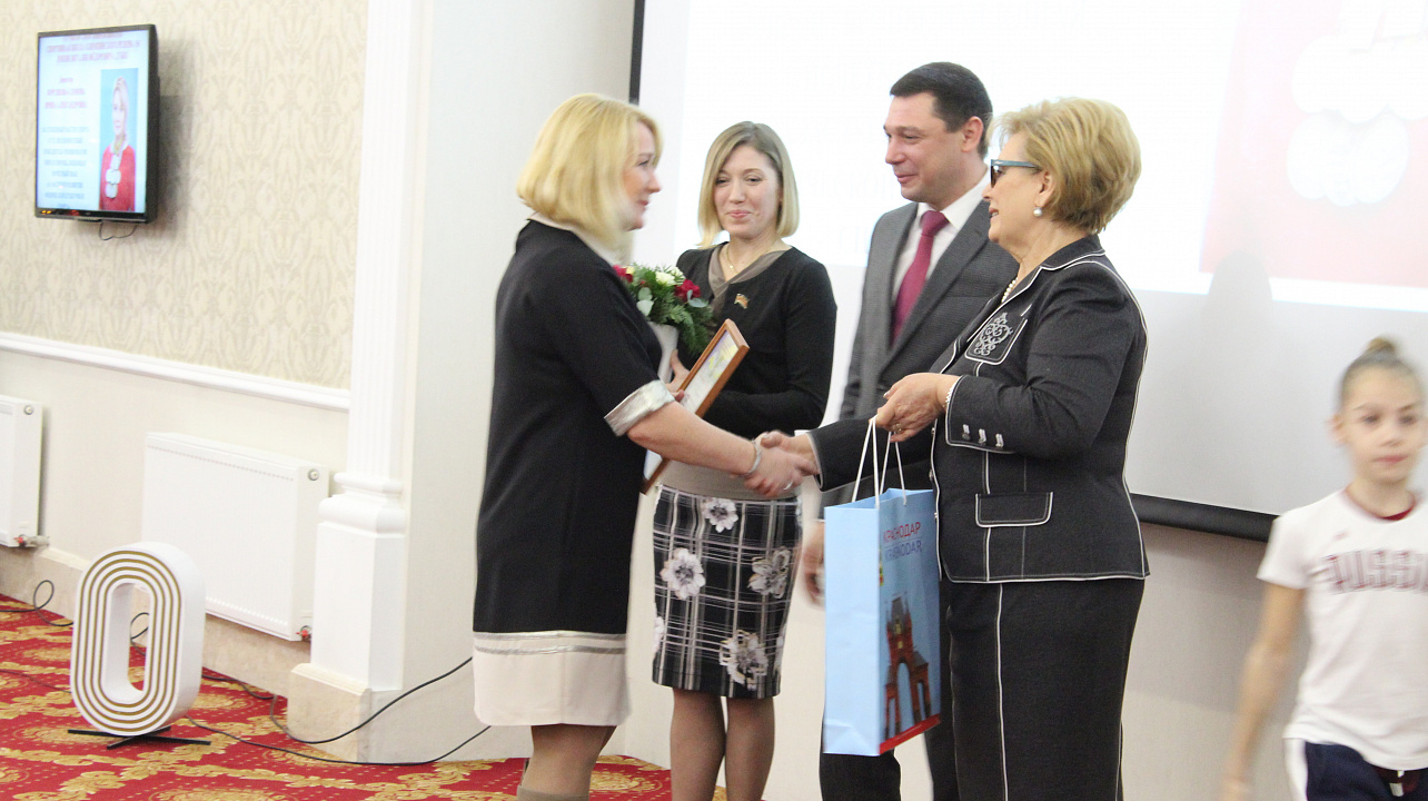 Спортивные итоги года подвели в Краснодаре. Атлетов и тренеров поблагодарил за достижения и поздравил с наступающим 2018 годом мэр Евгений Первышов. Часть 2.