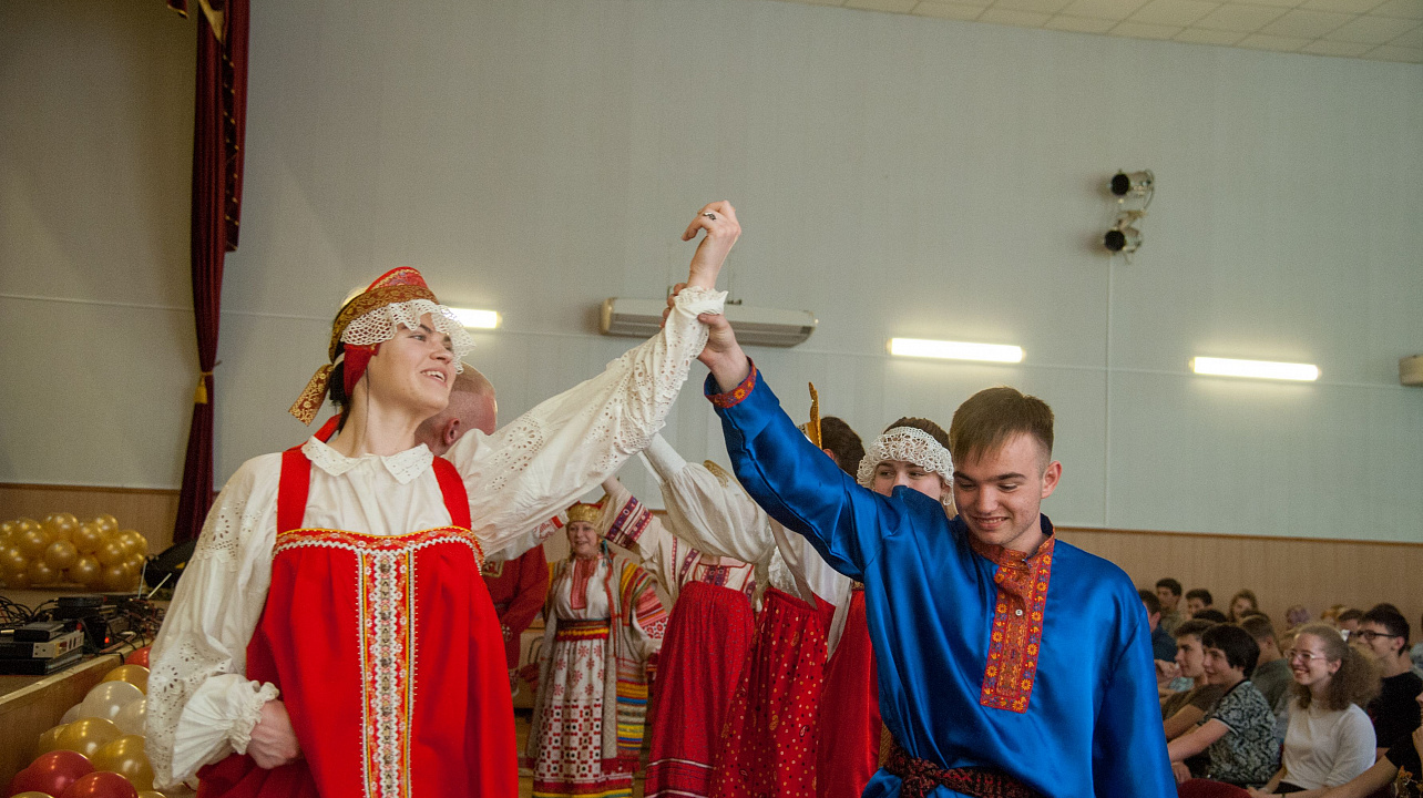 Русскую фольклорную программу «От России до России» показали в образовательных учреждениях Краснодара (7).jpg